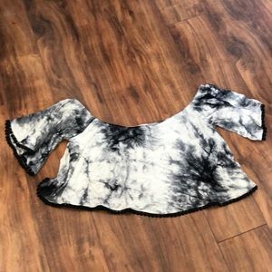 Off the shoulder crop